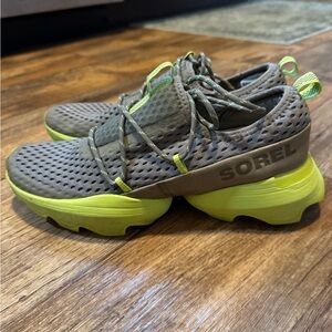 Sorel women’s size 7.5 sneakers tennis shoes